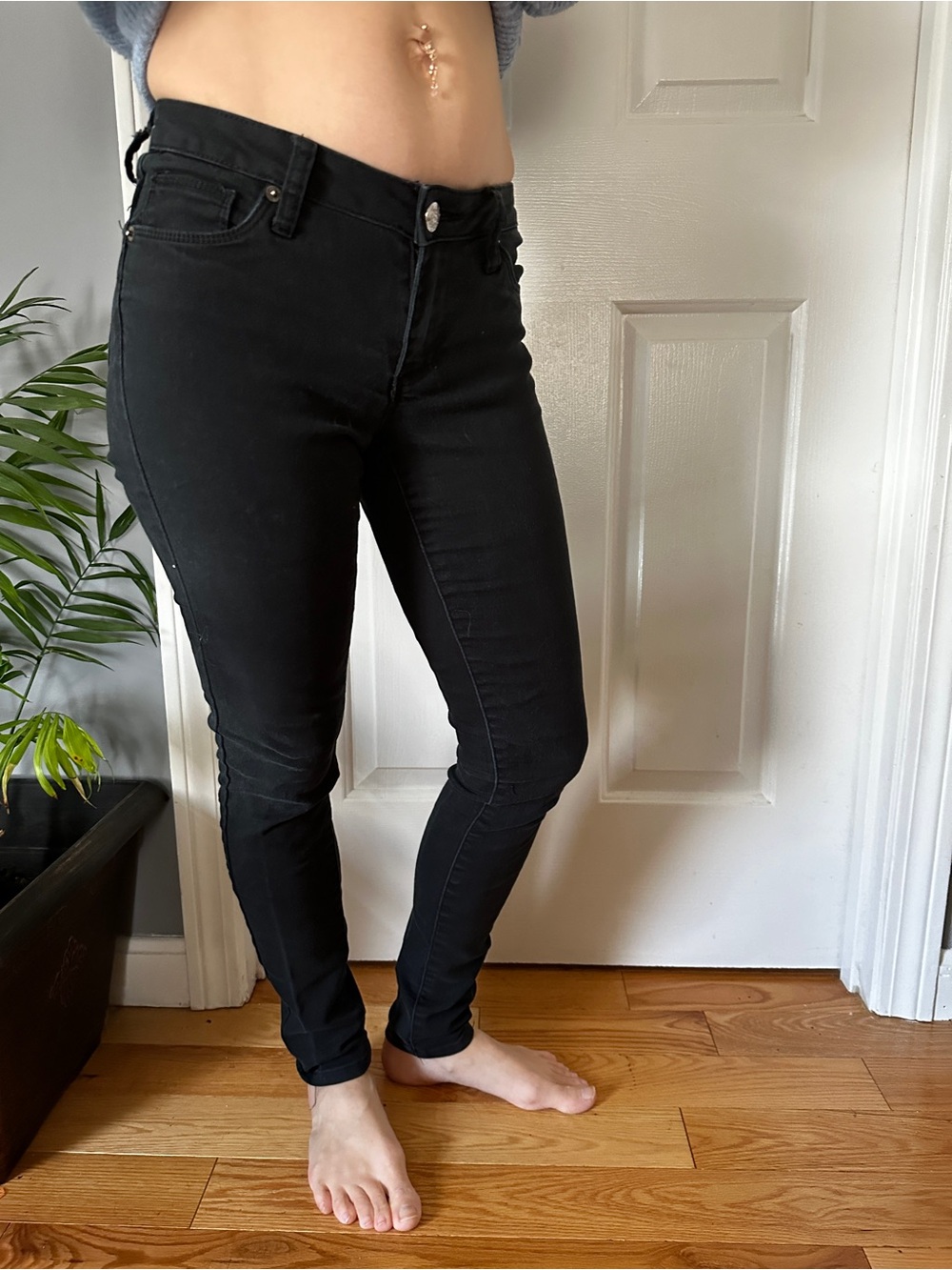 Hybrid & Company stretch black skinny jeans